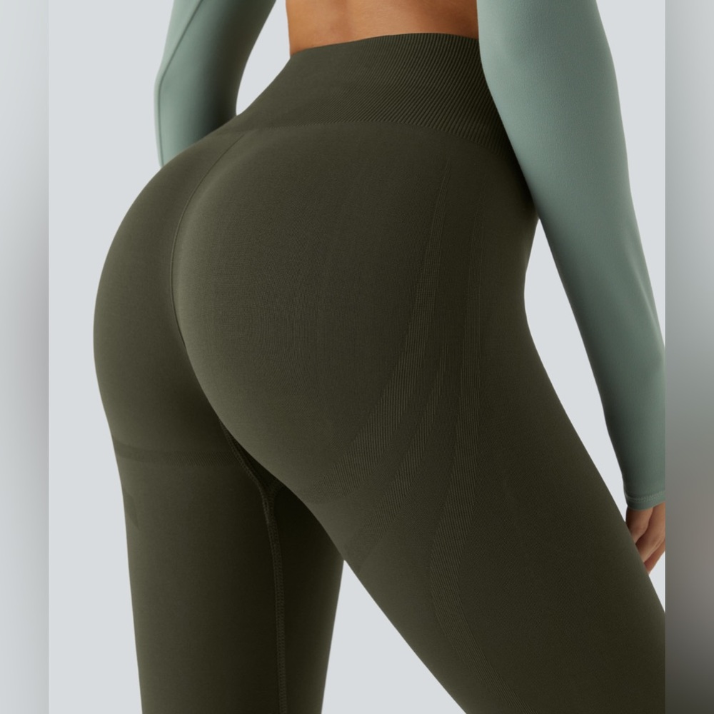 OneForm Seamless Flow Mid Rise Tummy
Control Butt Lifting Yoga Leggings - Picture 4 of 6